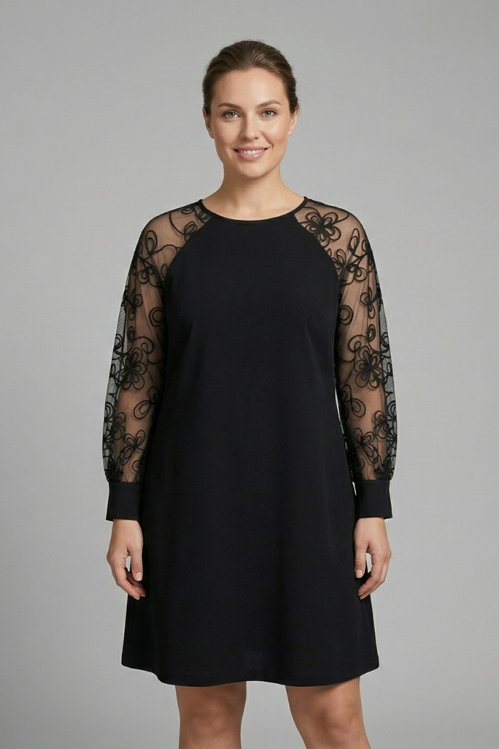 Women’s Dress with Round Neck and Sleeves