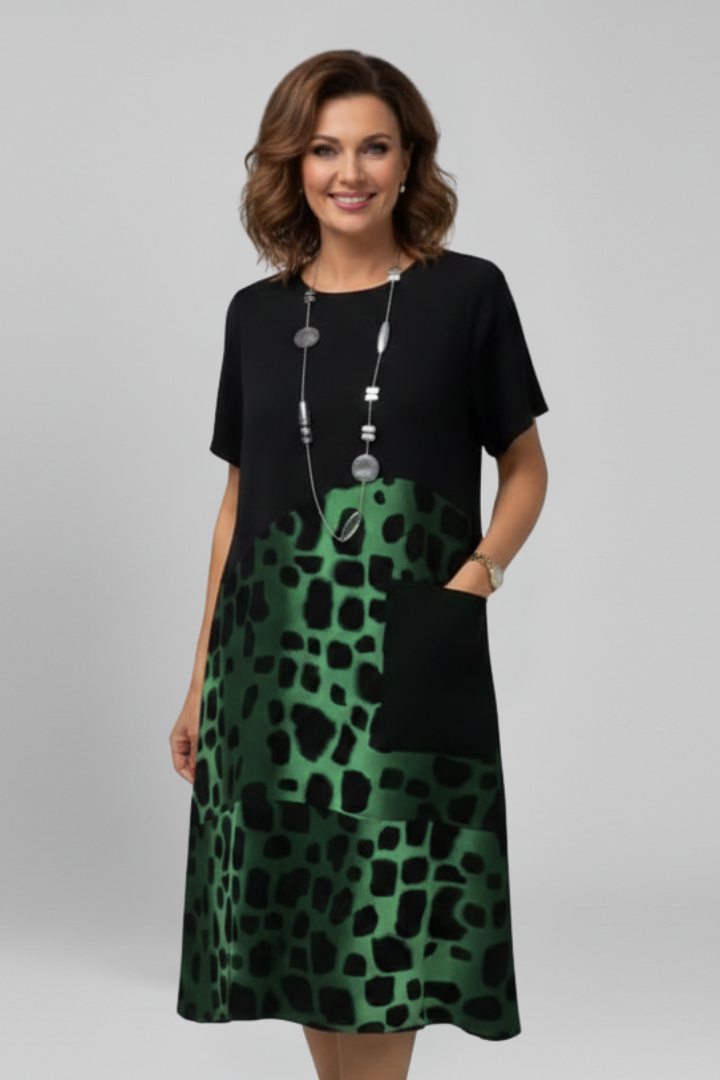 Women’s Dress with Short Sleeves and Pockets