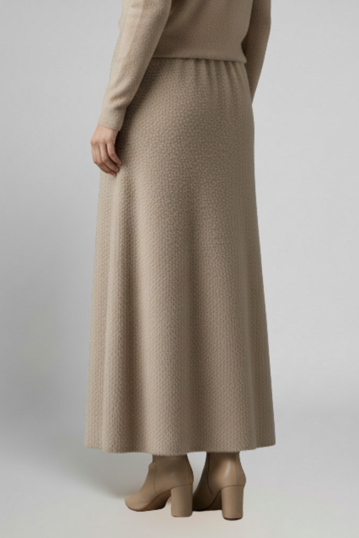 Women’s Maxi Skirt with Elastic Waistband and Textured Surface