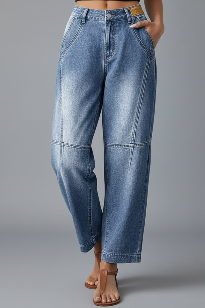 Women’s Straight-Leg Jeans with Front Fastening and Seam Detailing