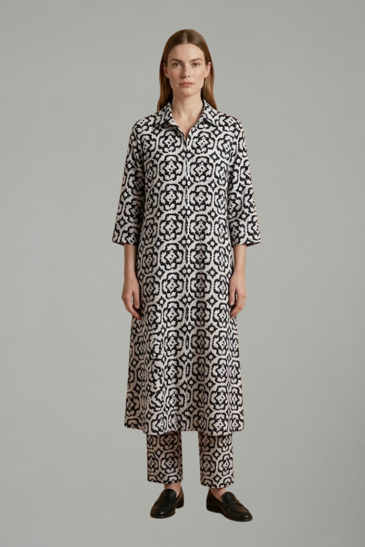 Women’s Two Piece Set with Geometric Pattern and Relaxed Fit
